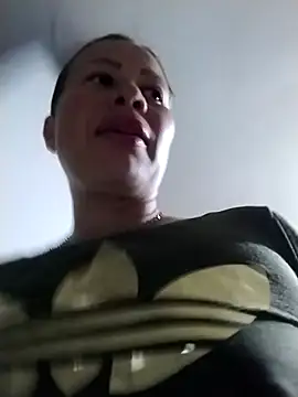 LaraCaliente online show from 01.11.26