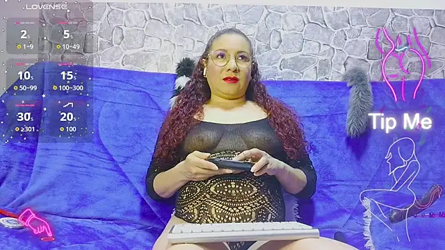 Snapshot of zamy_x chatting on 10.24.25 zamy x online show from 10.24.25