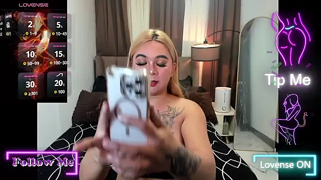 Snapshot of LusciousZenaiahx chatting on 10.14.25 LusciousZenaiahx online show from 10.14.25