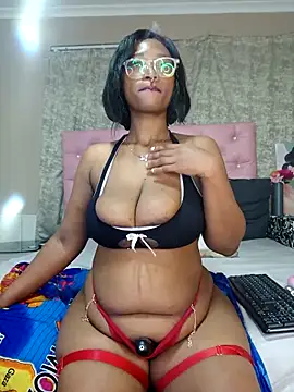 Snapshot of YummyChocTits chatting on 10.10.25 YummyChocTits online show from 10.10.25