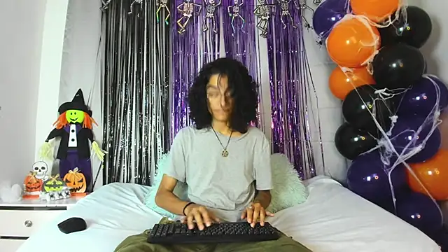 Snapshot of EthanBlackwoodd chatting on 10.26.25 EthanBlackwoodd online show from 10.26.25