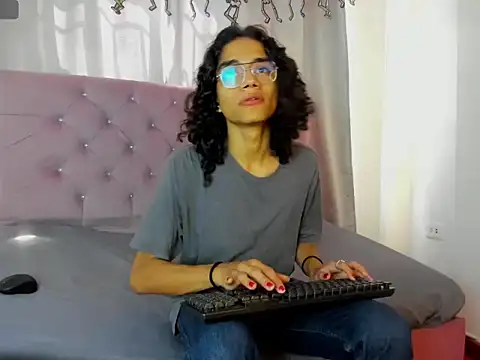 Snapshot of EthanBlackwoodd chatting on 11.11.25 EthanBlackwoodd online show from 11.11.25