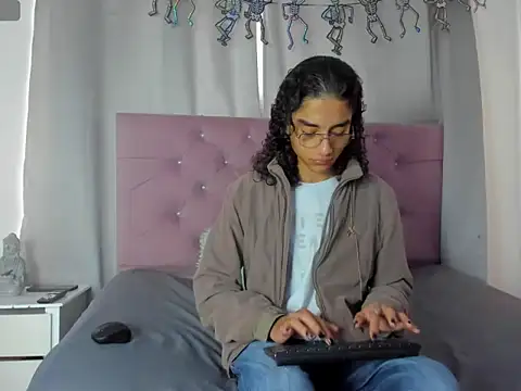 Snapshot of EthanBlackwoodd chatting on 11.19.25 EthanBlackwoodd online show from 11.19.25