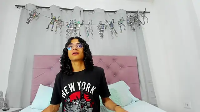 Snapshot of EthanBlackwoodd chatting on 11.23.25 EthanBlackwoodd online show from 11.23.25