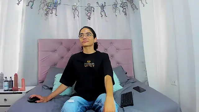 Snapshot of EthanBlackwoodd chatting on 12.15.25 EthanBlackwoodd online show from 12.15.25