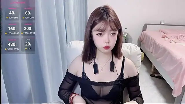 Snapshot of Lucky_Cici chatting on 10.06.25 Lucky Cici online show from 10.06.25