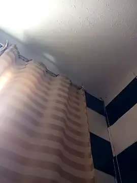 Snapshot of Rosabela04 chatting on 11.29.25 Rosabela04 online show from 11.29.25