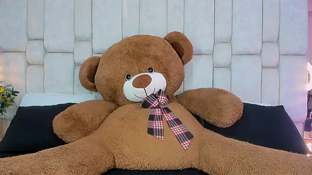 Snapshot of _GigiDoll_ chatting on 10.07.25 GigiDoll online show from 10.07.25