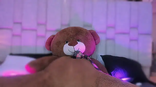 Snapshot of _GigiDoll_ chatting on 10.17.25 GigiDoll online show from 10.17.25