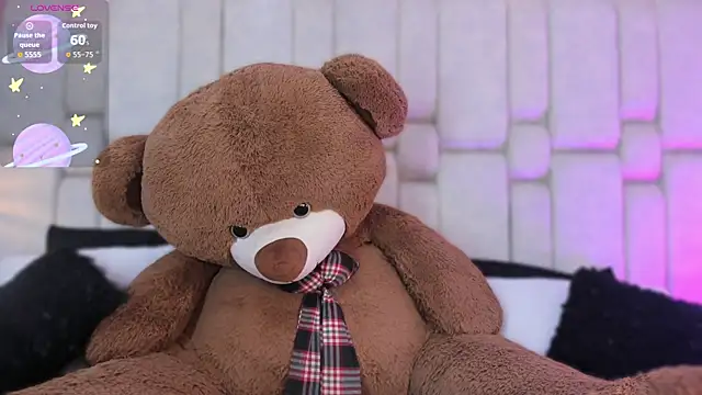 Snapshot of _GigiDoll_ chatting on 11.26.25 GigiDoll online show from 11.26.25