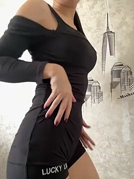 Snapshot of milka_catt chatting on 09.23.25 milka catt online show from 09.23.25