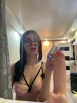 Snapshot of milka_catt chatting on 10.10.25 milka catt online show from 10.10.25