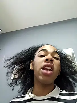 Snapshot of whitneytt chatting on 11.12.25 whitneytt online show from 11.12.25