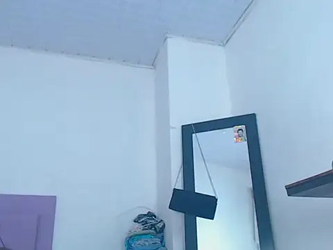 Snapshot of whitneytt chatting on 11.18.25 whitneytt online show from 11.18.25