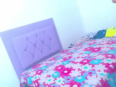 Snapshot of whitneytt chatting on 11.28.25 whitneytt online show from 11.28.25