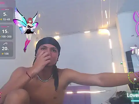 Snapshot of whitneytt chatting on 12.03.25 whitneytt online show from 12.03.25