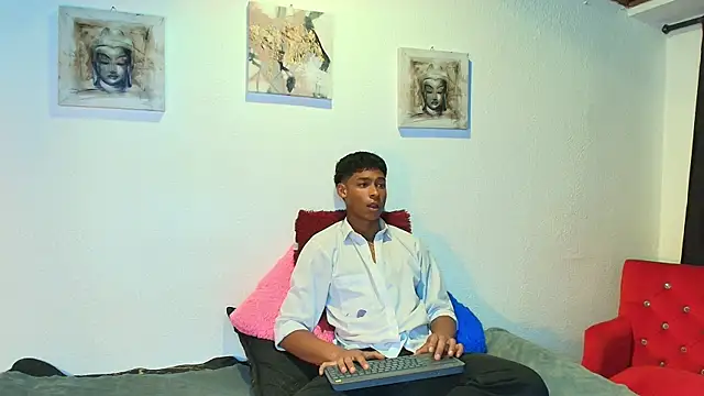 Snapshot of CoffeNaughty_nom chatting on 09.17.25 CoffeNaughty nom online show from 09.17.25