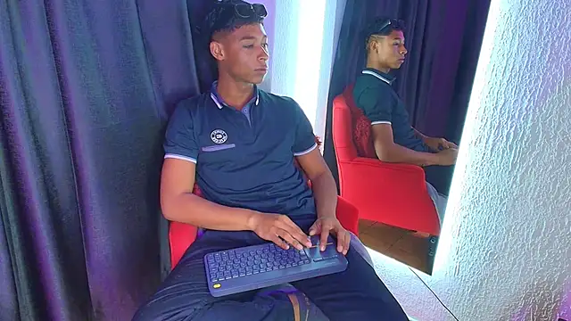 Snapshot of CoffeNaughty_nom chatting on 09.18.25 CoffeNaughty nom online show from 09.18.25