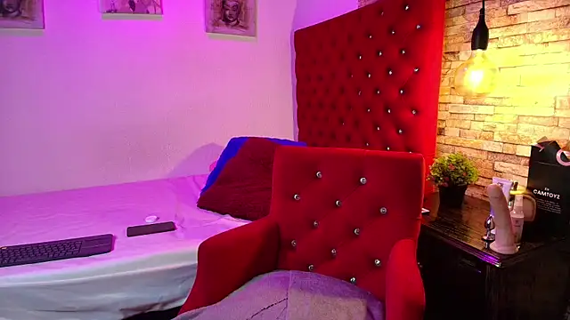 Snapshot of CoffeNaughty_nom chatting on 10.03.25 CoffeNaughty nom online show from 10.03.25