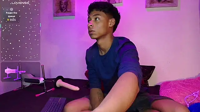 Snapshot of CoffeNaughty_nom chatting on 10.04.25 CoffeNaughty nom online show from 10.04.25