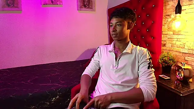 Snapshot of CoffeNaughty_nom chatting on 10.05.25 CoffeNaughty nom online show from 10.05.25