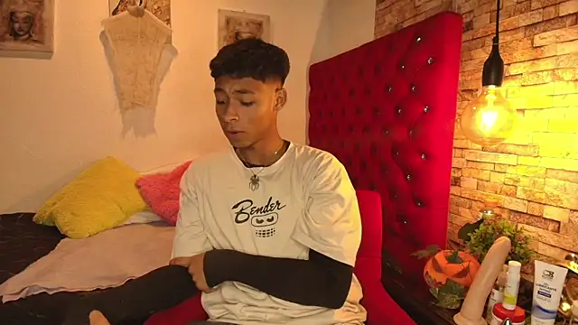 Snapshot of CoffeNaughty_nom chatting on 10.23.25 CoffeNaughty nom online show from 10.23.25