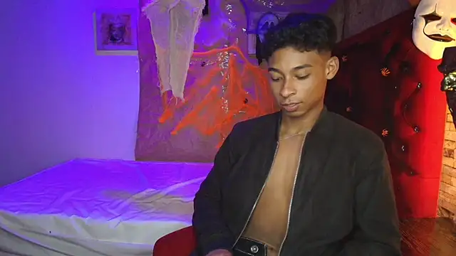 Snapshot of CoffeNaughty_nom chatting on 10.24.25 CoffeNaughty nom online show from 10.24.25