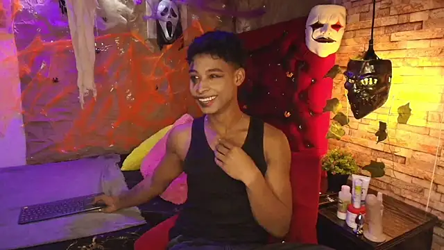 Snapshot of CoffeNaughty_nom chatting on 10.30.25 CoffeNaughty nom online show from 10.30.25