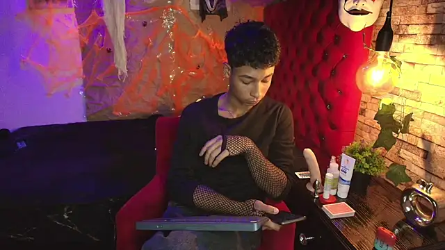 Snapshot of CoffeNaughty_nom chatting on 11.04.25 CoffeNaughty nom online show from 11.04.25