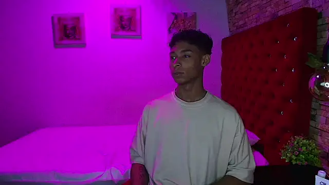 Snapshot of CoffeNaughty_nom chatting on 11.11.25 CoffeNaughty nom online show from 11.11.25