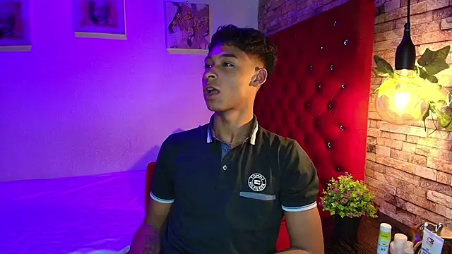 Snapshot of CoffeNaughty_nom chatting on 11.12.25 CoffeNaughty nom online show from 11.12.25