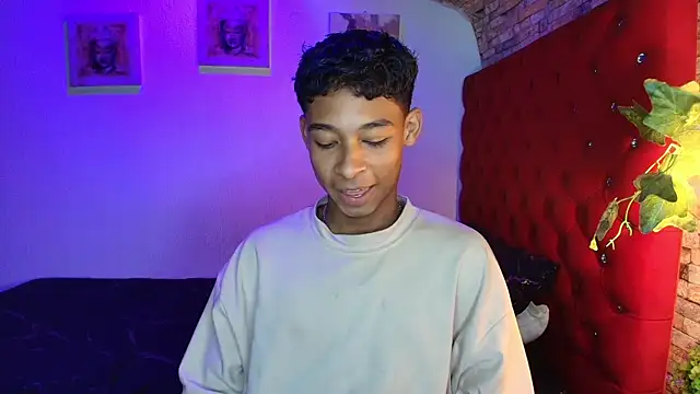 Snapshot of CoffeNaughty_nom chatting on 11.18.25 CoffeNaughty nom online show from 11.18.25