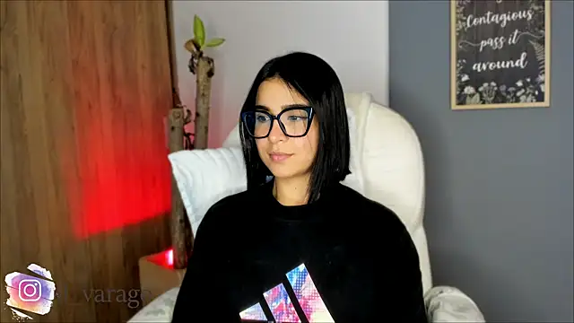 Snapshot of val_varago chatting on 02.24.26 val varago online show from 02.24.26