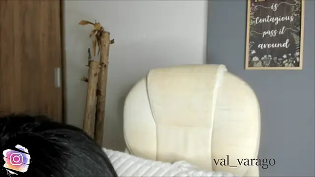 Snapshot of val_varago chatting on 06.10.26 val varago online show from 06.10.26