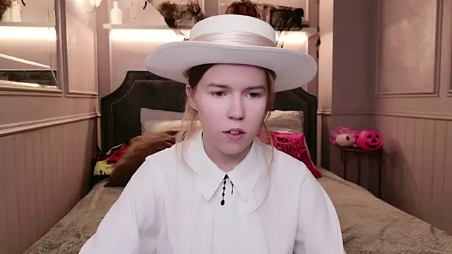 Snapshot of Alida_Brice chatting on 11.03.25 Alida Brice online show from 11.03.25