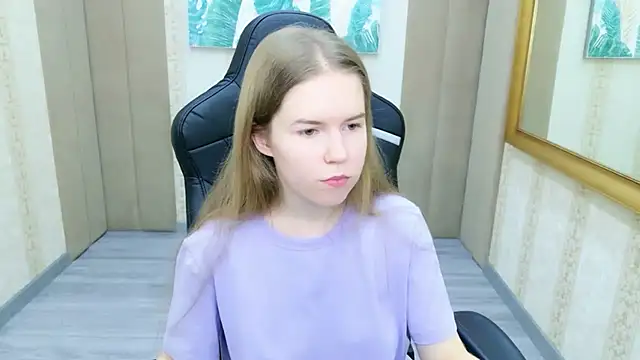 Snapshot of Alida_Brice chatting on 11.13.25 Alida Brice online show from 11.13.25