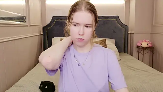 Snapshot of Alida_Brice chatting on 11.14.25 Alida Brice online show from 11.14.25