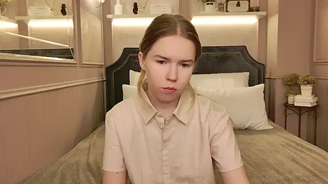 Snapshot of Alida_Brice chatting on 12.14.25 Alida Brice online show from 12.14.25