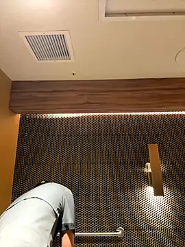 LeoPR00 online show from 11.02.25