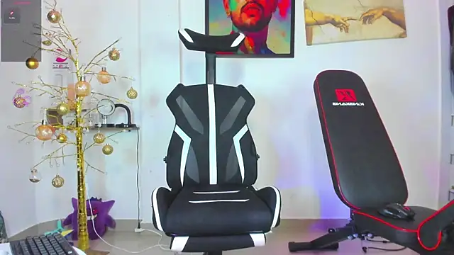 Snapshot of JordanRossie chatting on 12.15.25 JordanRossie online show from 12.15.25