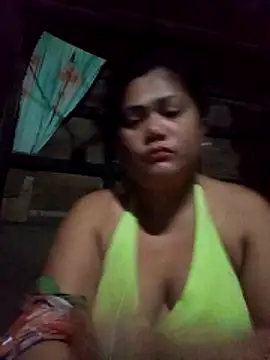 Snapshot of slutty_pinay12 chatting on 12.21.25 slutty pinay12 online show from 12.21.25