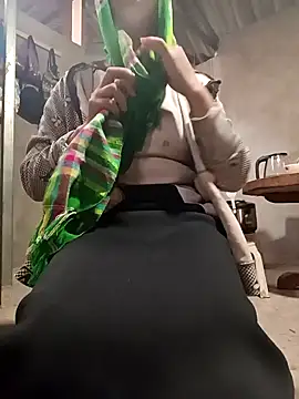 Snapshot of -Miu-98 chatting on 12.16.25 -Miu-98 online show from 12.16.25