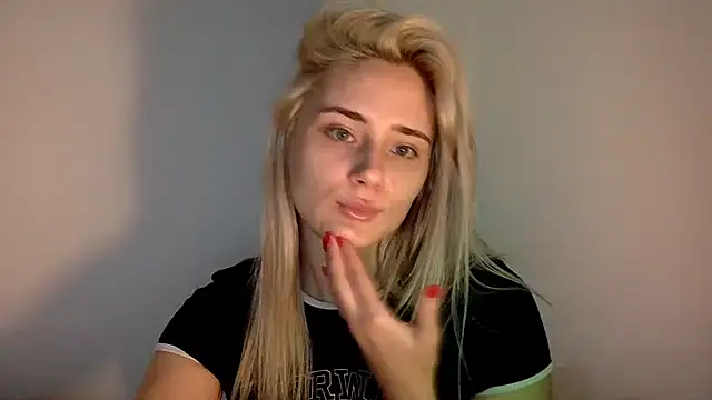 Snapshot of Rosvann chatting on 11.16.25 Rosvann online show from 11.16.25