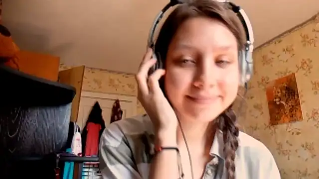 Snapshot of QutieDaSweet chatting on 09.18.25 QutieDaSweet online show from 09.18.25