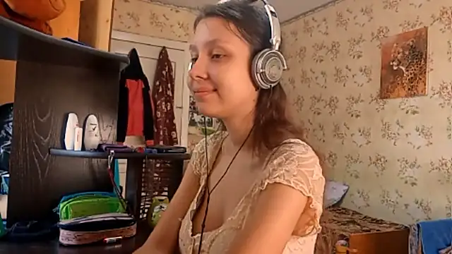 Snapshot of QutieDaSweet chatting on 09.22.25 QutieDaSweet online show from 09.22.25