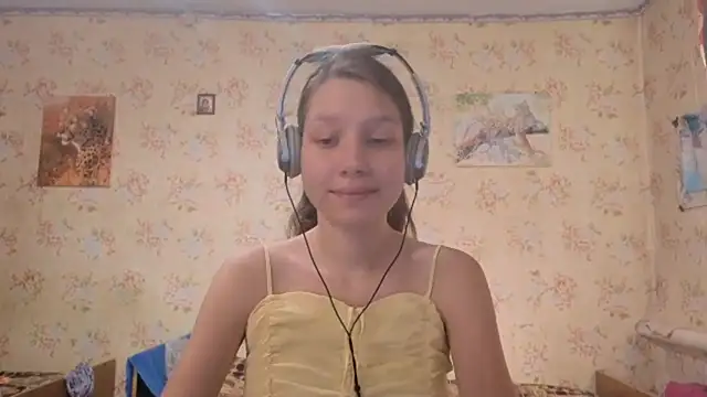 Snapshot of QutieDaSweet chatting on 10.02.25 QutieDaSweet online show from 10.02.25