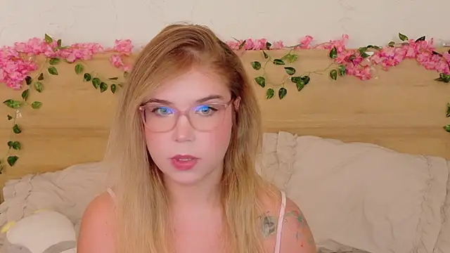 Lilith Bonheur online show from 11.03.25