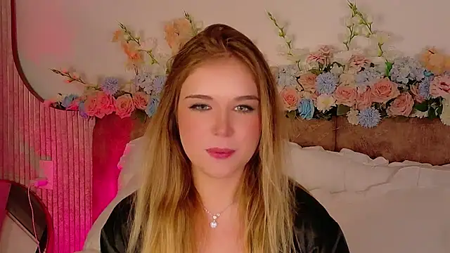 Lilith Bonheur online show from 04.15.26