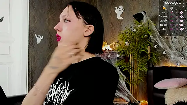 AdeliceLenoir online show from 10.19.25