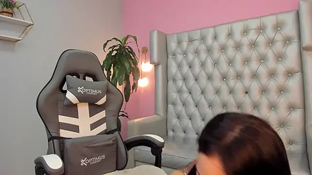 Snapshot of sofi__18_ chatting on 10.17.25 sofi 18 online show from 10.17.25